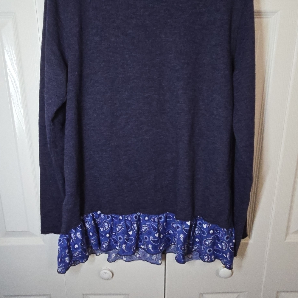 Disney Navy Women's Sweater Mickey Mouse Ruffle Hem Vacation Travel Paisley - Picture 2 of 5